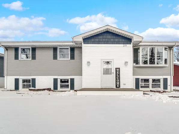 2111 44th St, Highland, IN 46322