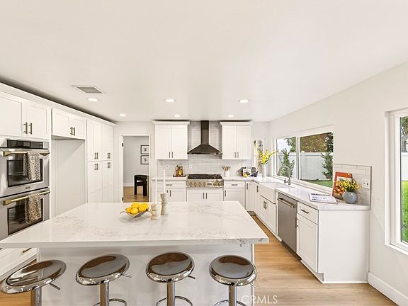 3rd image of 1070 S Road Runner Rd