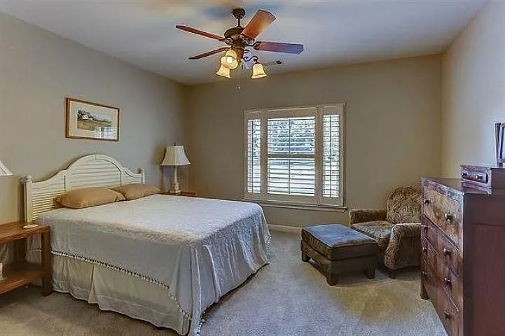 2520 Fox Hill Dr — Photo 21