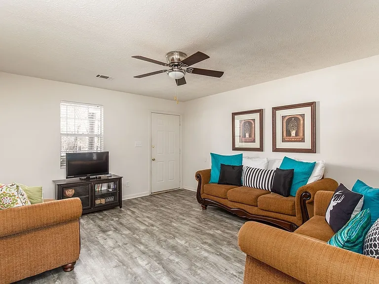 Banks Crossing Apartments — Photo 20