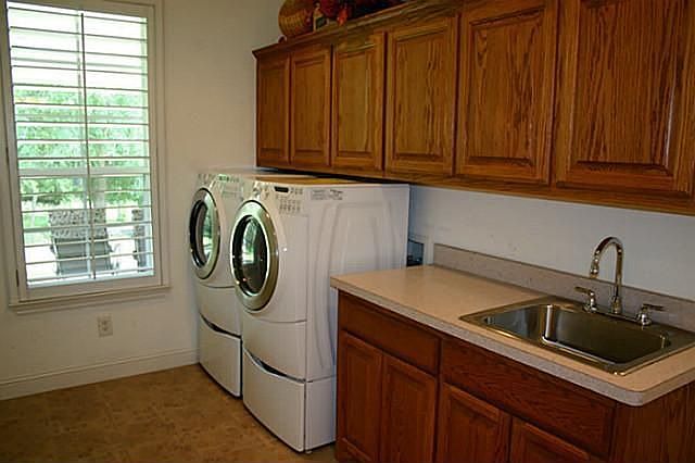 2nd image of 1781 Hearn Ln