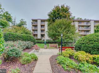 7400 Lakeview Dr APT 405, Bethesda, MD 20817