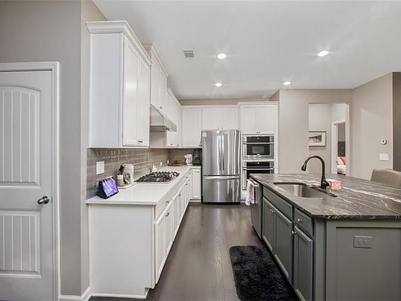 5th image of 3609 Niles Way