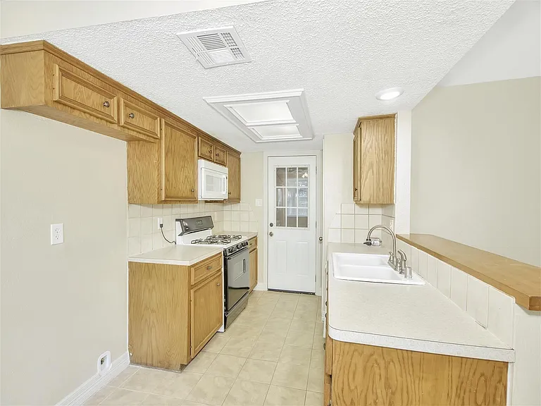 2311 Lemonwood Ln — Photo 10