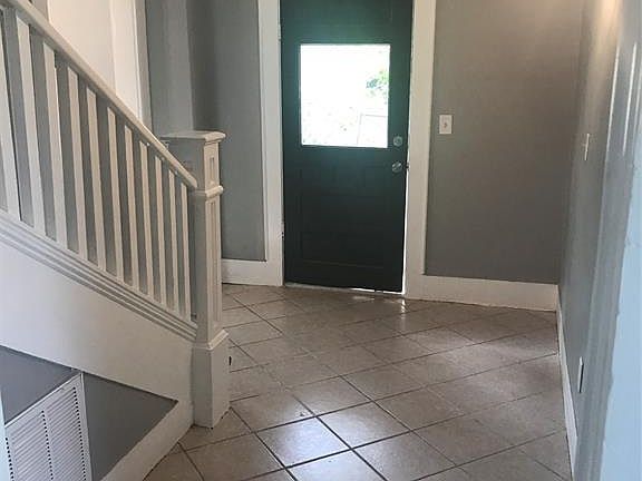 3rd image of 712 Fahrenthold St