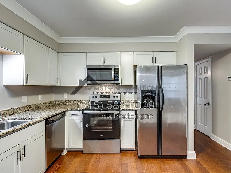 717 Fox Ridge Dr — Photo 16