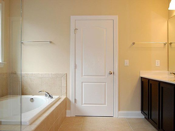 The Northbrooke - Owner s Bath