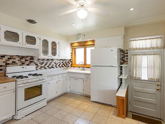4th image of 10828 S Avenue O