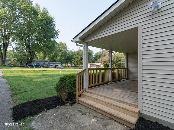 3rd image of 272 Dogwood Cir