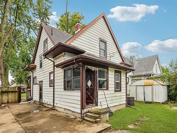 24th image of 2814 E Walnut St