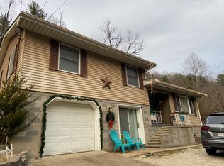 8013 Camp Creek Rd, Ridgeview, WV 25169