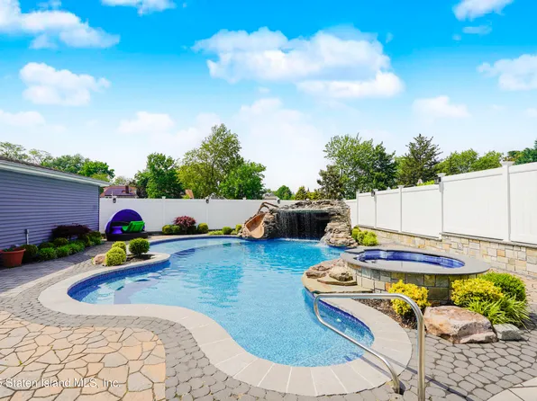 535 Craig Ave, Staten Island, NY 10307