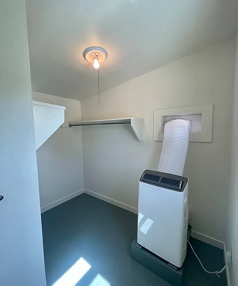 1107 1/2 Los Tomases Dr NW — Photo 10