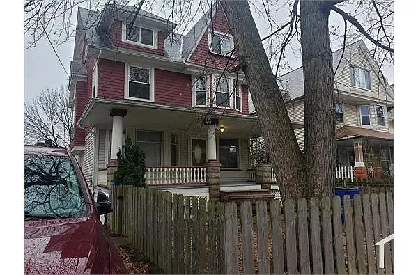 2125 W 101st St photo 1