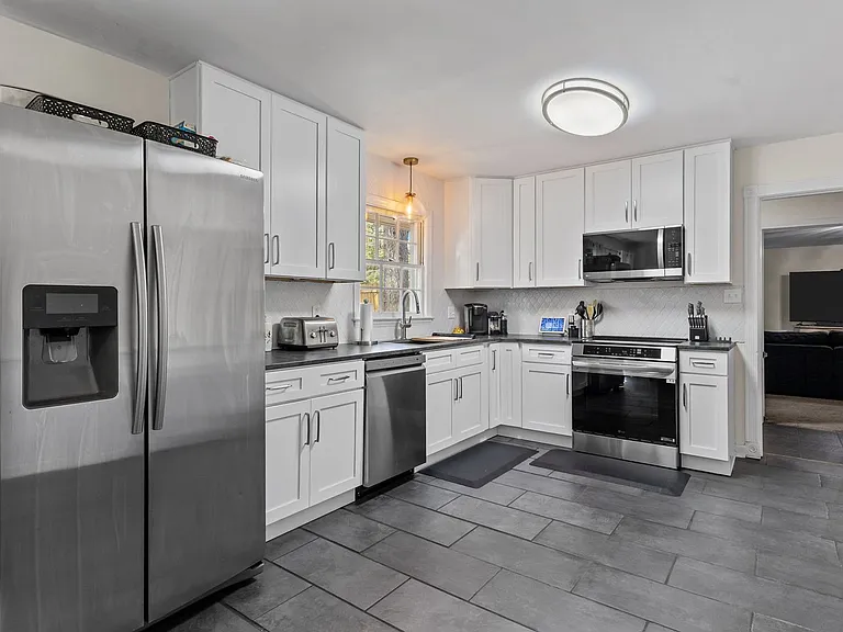 2125 Forest Hills Dr — Photo 11