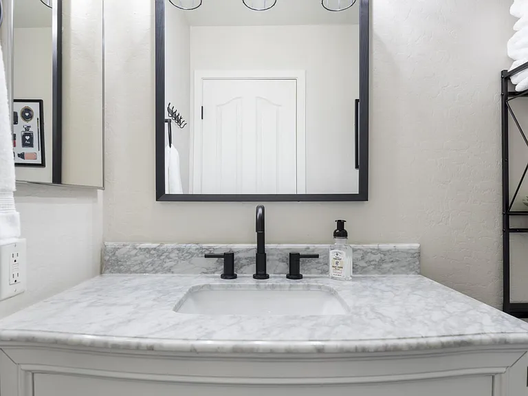 156 W Laurel Ct — Photo 17