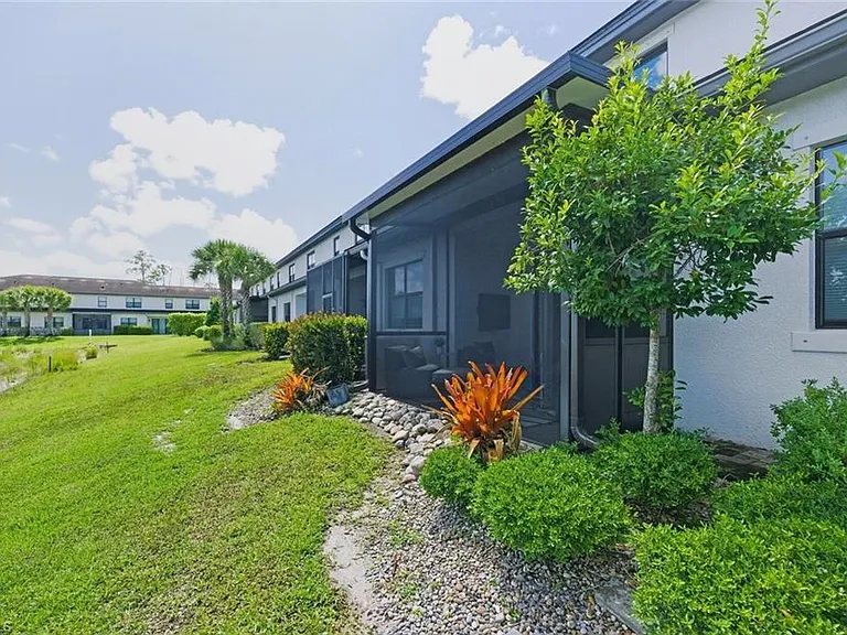 7345 Rockefeller Dr — Photo 31