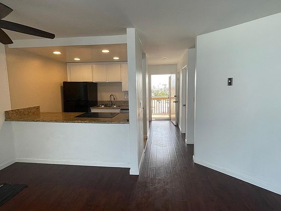 3rd image of 5015 Santa Cruz Ave Unit 208
