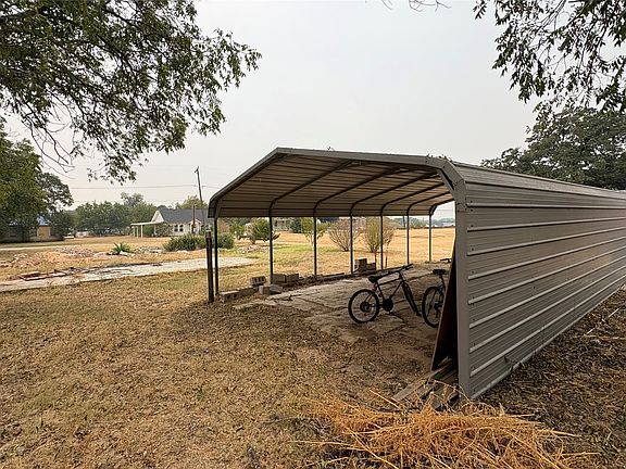 2nd image of 701 W Manchaca Ave