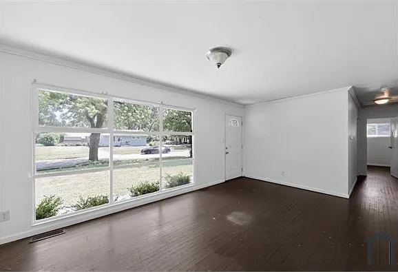 3 bed, 960 sqft, $1,625 — Photo 3