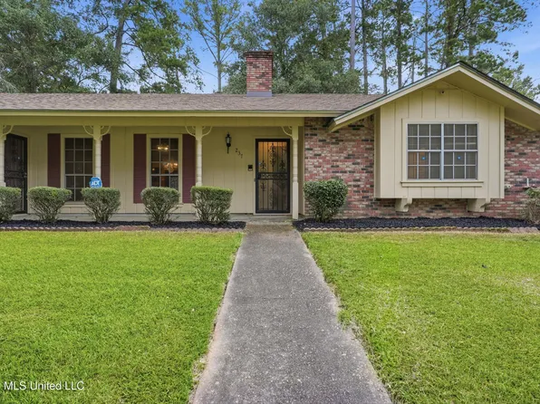 237 Baybury Ln, Jackson, MS 39212