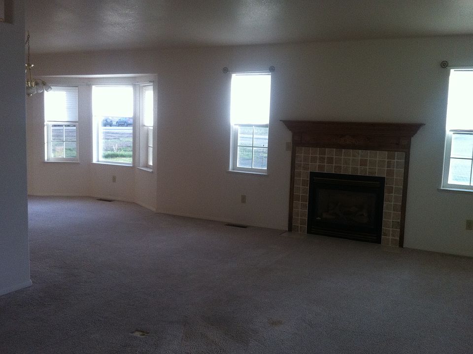 2nd image of 203 W Menefee St