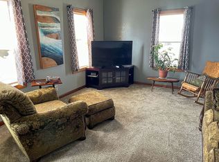 409 Wisconsin St, Fairbank, IA 50629