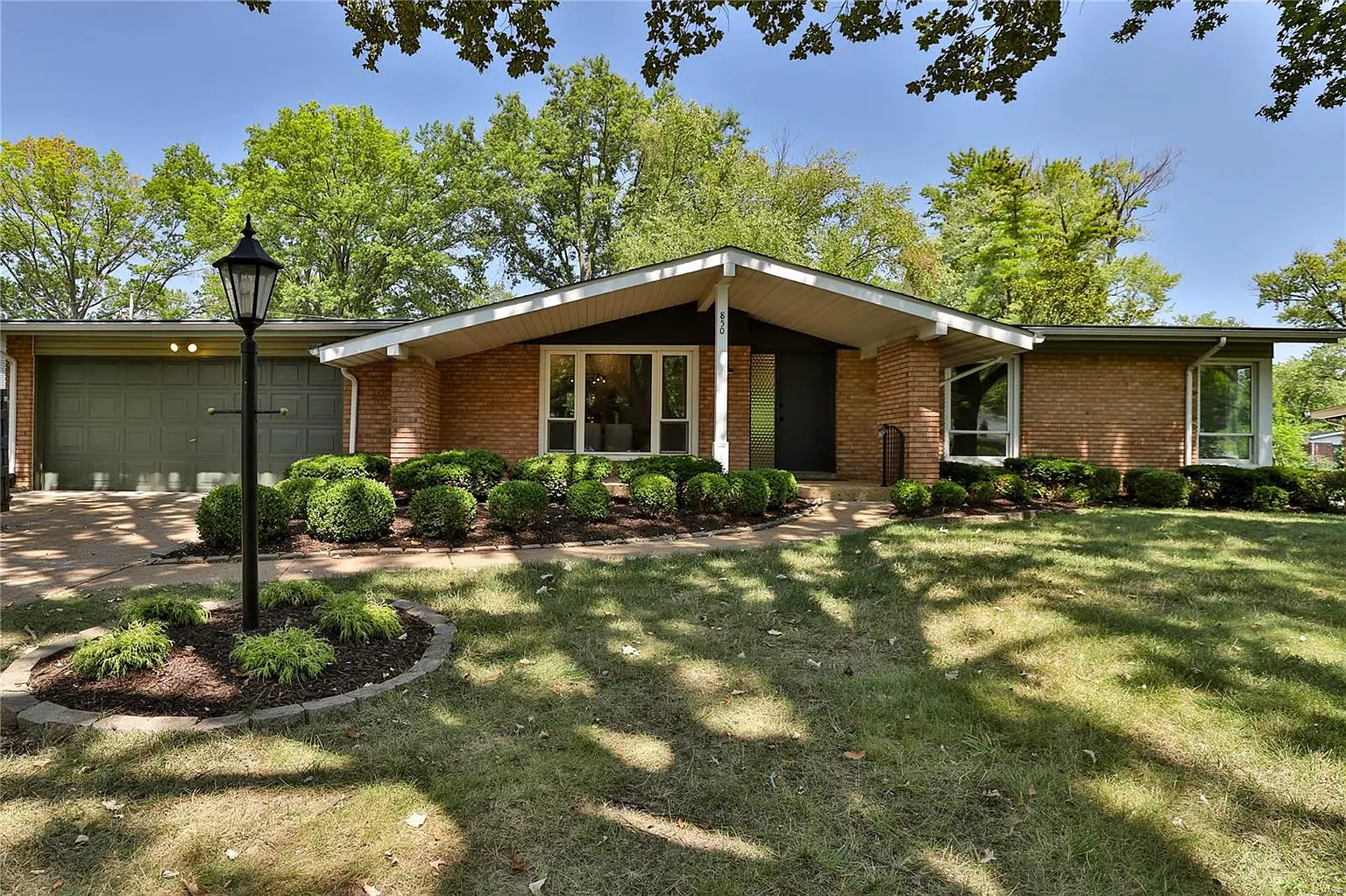 850 Claymont Dr photo 1
