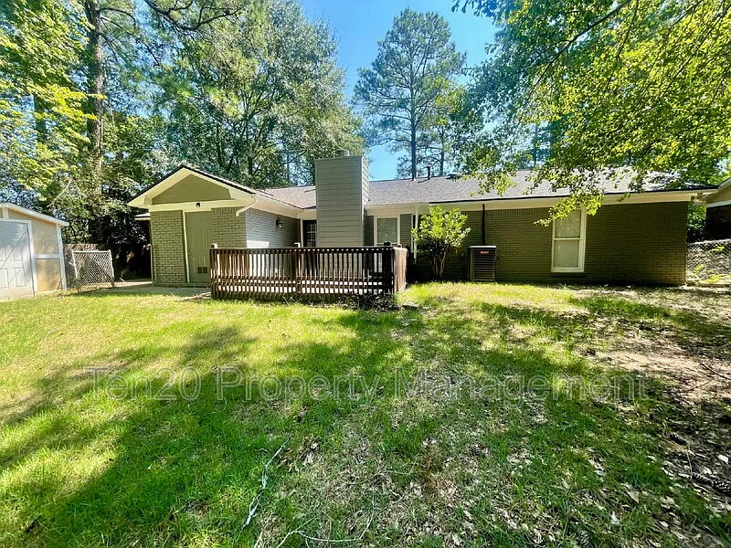 4 bed, 2.0 bath, 1623 sqft, $1,950 — Photo 2