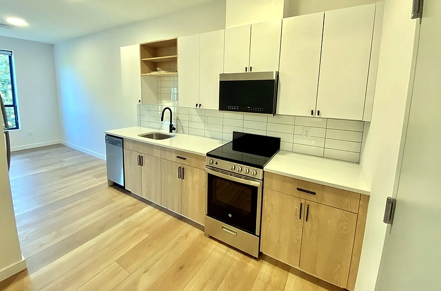 Studio, 450 sqft, $1,795 — Photo 1