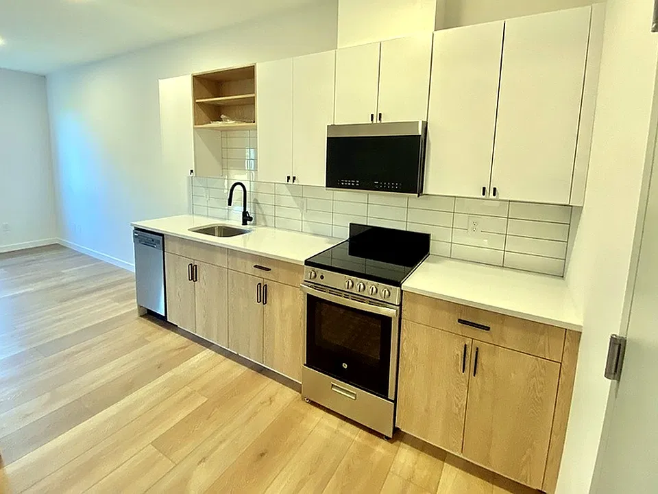 104A507 Howe St #507