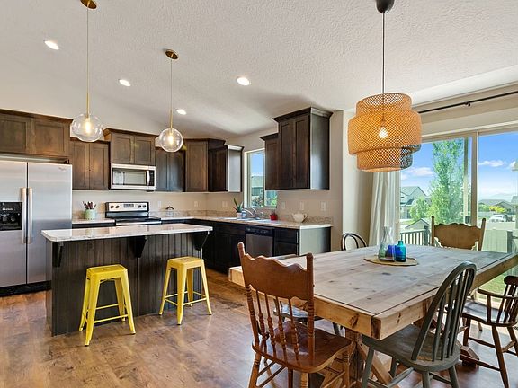 2nd image of 587 W Sage Ln