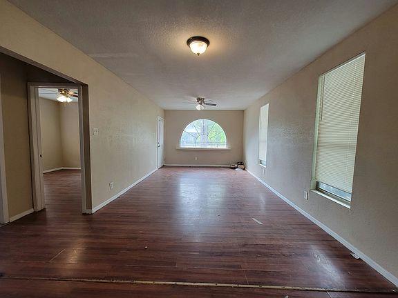 3rd image of 607 Gulf St