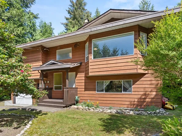 8044 Dogwood Dr, Sunshine Coast, BC V7Z 1A7