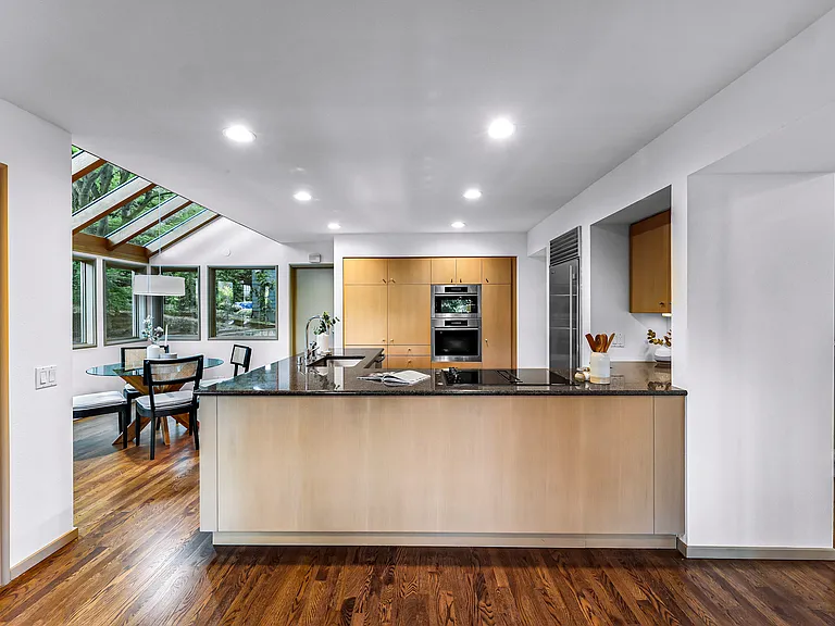 2261 W Lake Sammamish Pkwy SE — Photo 12