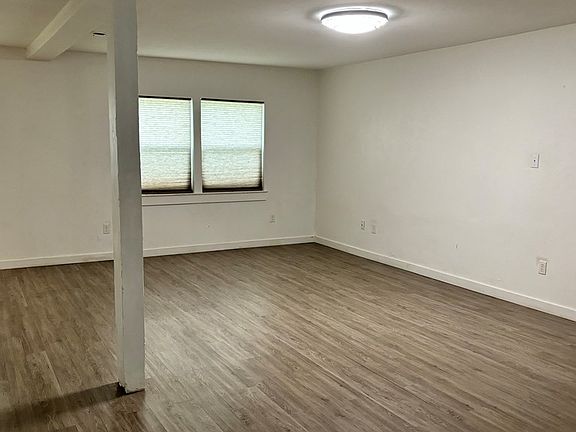 5th image of 101 S Loyal Valley Dr