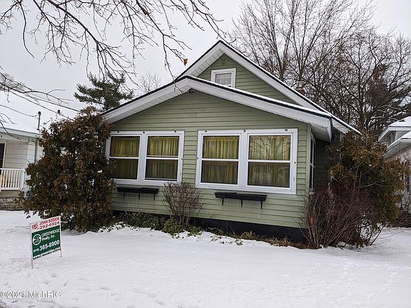 2nd image of 775 Eleanor St NE