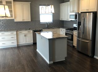 2008 Ridgeview Dr, Papillion, NE 68046