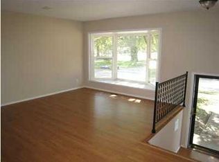 1261 Cross Gate Dr, Evansville, IN 47710