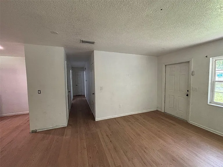 205 S Chandler Ave — Photo 4