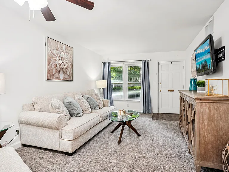 The Arbors Apartments — Photo 43