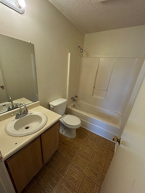 1st image of 1518A Delplaza Dr #6