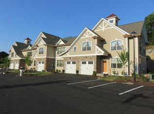16 Maple Leaf Dr, Old Forge, PA 18518