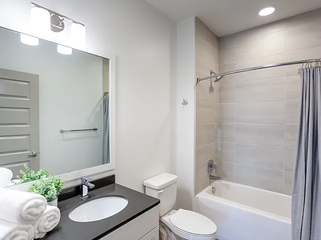 B7 Guest Bathroom