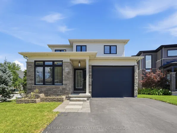 16 Olde School Ct, Saint Catharines, ON L2N 0B1