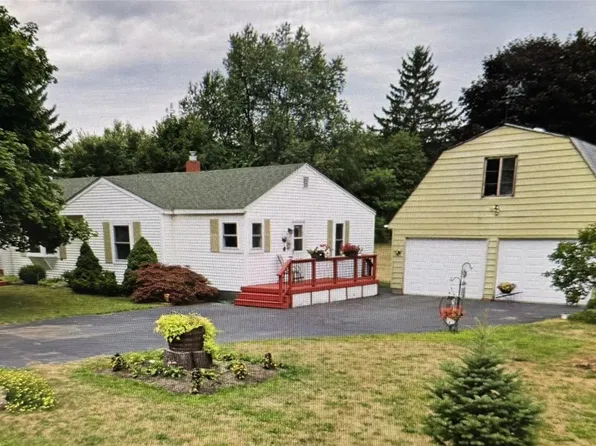 2201 Marston Dr, Waterford, MI 48327