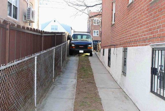 4th image of 2222 49th St