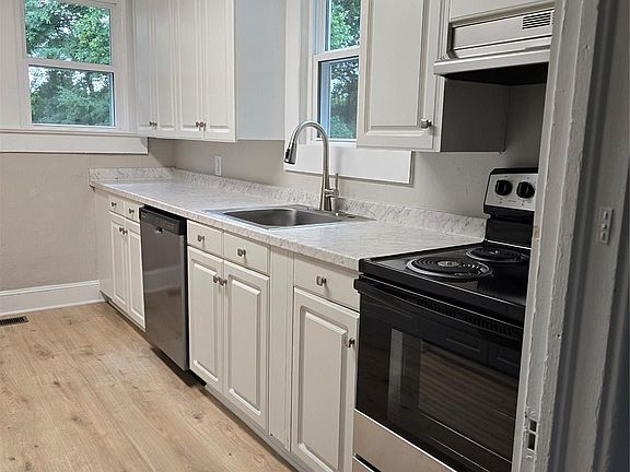 5th image of 1729 Lakeview Dr