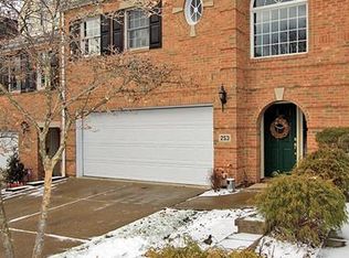 253 Merion Dr, Pittsburgh, PA 15228