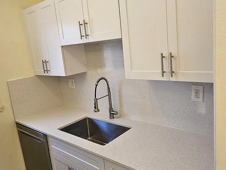 15610 NE 6th Ave #37B — Photo 31